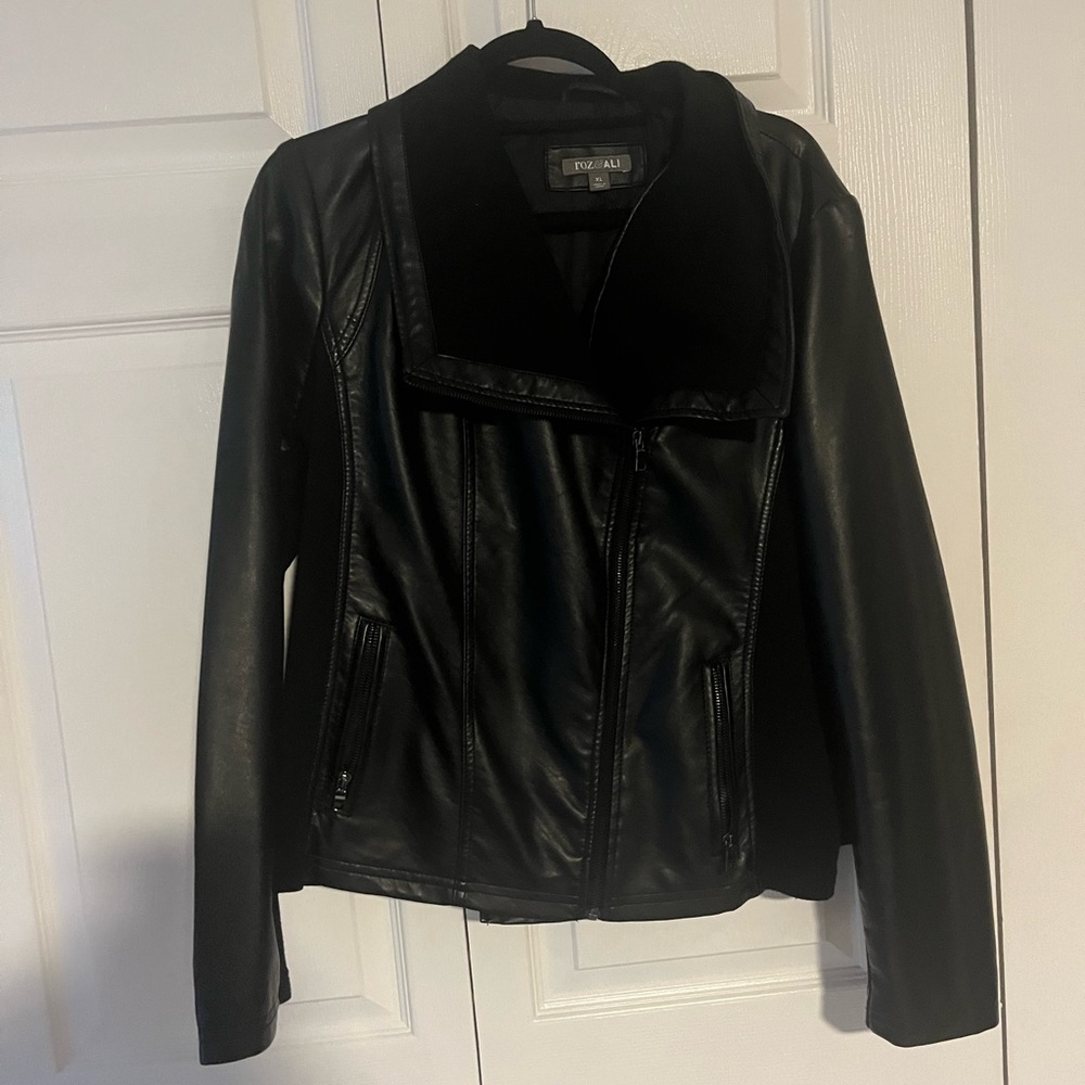 Roz & Ali women’s biker black jacket size xl
